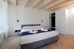 3 chambres, fer et planche à repasser, Wi-Fi gratuit, draps fournis