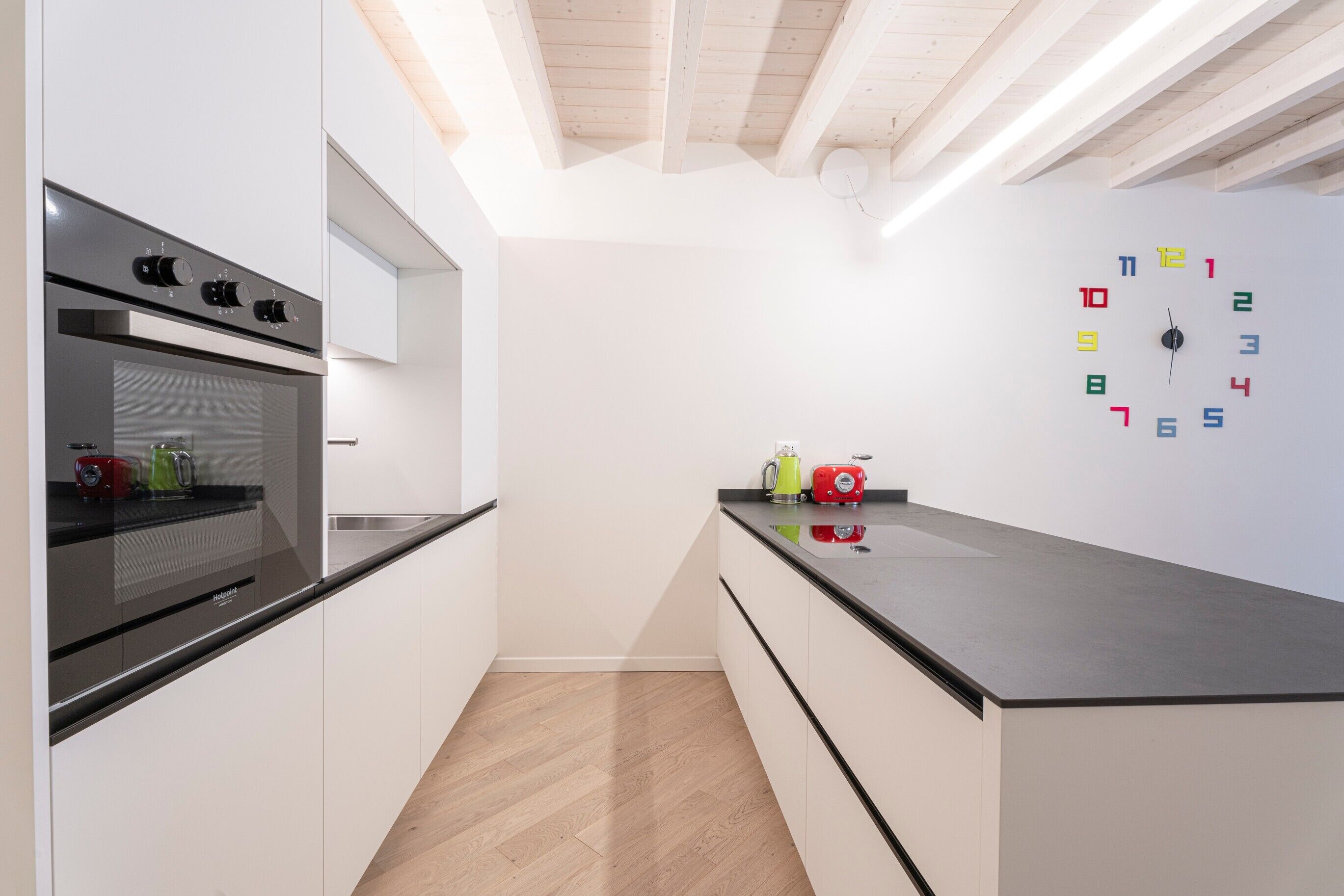 Kühlschrank, Ofen, Herdplatte, Geschirrspüler