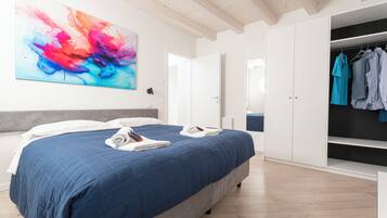 3 slaapkamers, een strijkplank/strijkijzer, gratis wifi, beddengoed