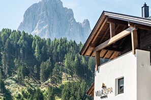 Exterior - Villa Sofia Apartment 'O' with Mountain View, Private Terrace and Wi-Fi (Selva di Val Gardena)