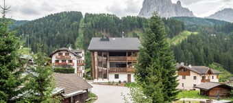 Villa Sofia Apartment 'O' with Mountain View, Private Terrace and Wi-Fi