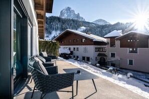 Property grounds - Villa Sofia Apartment 'O' with Mountain View, Private Terrace and Wi-Fi (Selva di Val Gardena)
