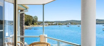 Spinnakers Reach, Riverfront Escape