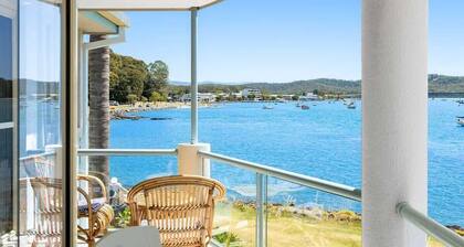 Spinnakers Reach, Riverfront Escape