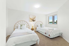2 bedrooms, free WiFi, bed sheets - Spinnakers Reach Unit 9 (Batemans Bay)