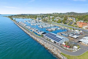 Marina - Spinnakers Reach Unit 9 (Batemans Bay)