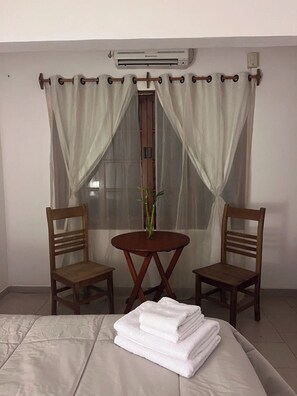 1 chambre, fer et planche à repasser, Wi-Fi, draps fournis