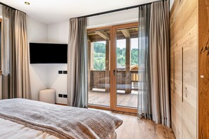 2 bedrooms, free WiFi, bed sheets - Villa Sofia Apartment 'F' with Mountain View, Private Terrace and Wi-Fi (Selva di Val Gardena)