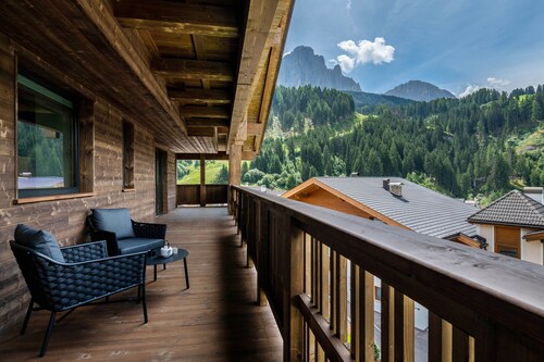 Villa Sofia Ferienwohnung 'I' mit Bergblick, privater Terrasse und WLAN