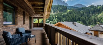 Villa Sofia Apartment 'I' with Mountain View, Private Terrace and Wi-Fi