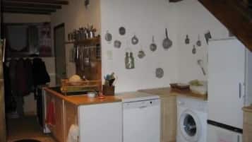 雪櫃、微波爐、焗爐、爐具