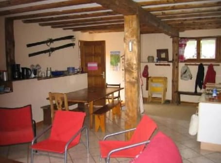 Dining. Chalet 'Les 3 Vallées' with Wi-Fi