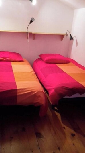 4 bedrooms, iron/ironing board, free WiFi, bed sheets