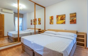 3 quartos, berço de viagem, Wi-Fi de cortesia, roupa de cama