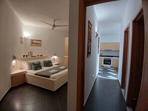 Leilighet – panorama, utsikt mot bukt | 1 soverom, allergitestet sengetøy og strykejern/-brett