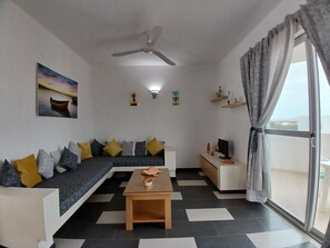 Panoramic Apartment, Bay View | Living area | 60-cm flat-screen TV with digital channels - Kolatilde-  Estoril Beach Flat (Boa Vista)