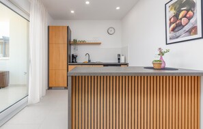 Réfrigérateur, four, plaque de cuisson, lave-vaisselle