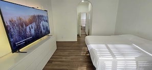 Presidential Double Room, 1 King Bed, Private Bathroom | Desk, laptop workspace, free WiFi, bed sheets - Rent W Palm Beach (West Palm Beach)