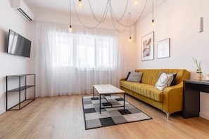 Appartement, 1 queensize bed met slaapbank, niet-roken, keuken | Woonruimte | Een 42-inch smart-tv met satellietzenders, Netflix en streamingdiensten