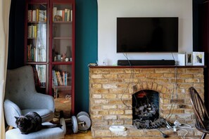 Interior - Comfy 1-Bed Flat Near Hospital & Station (London)