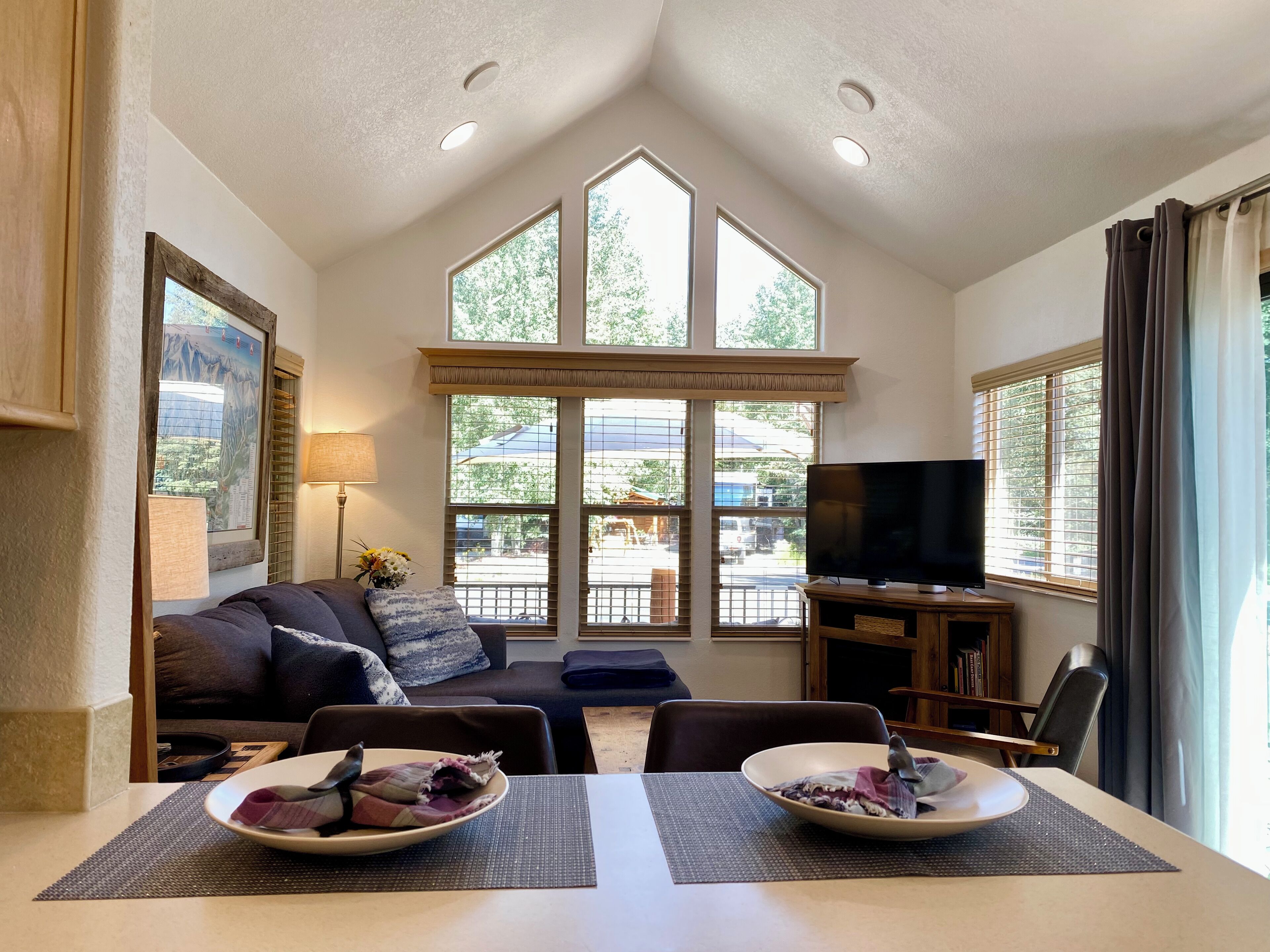 Smart TV, fireplace, video games, offices