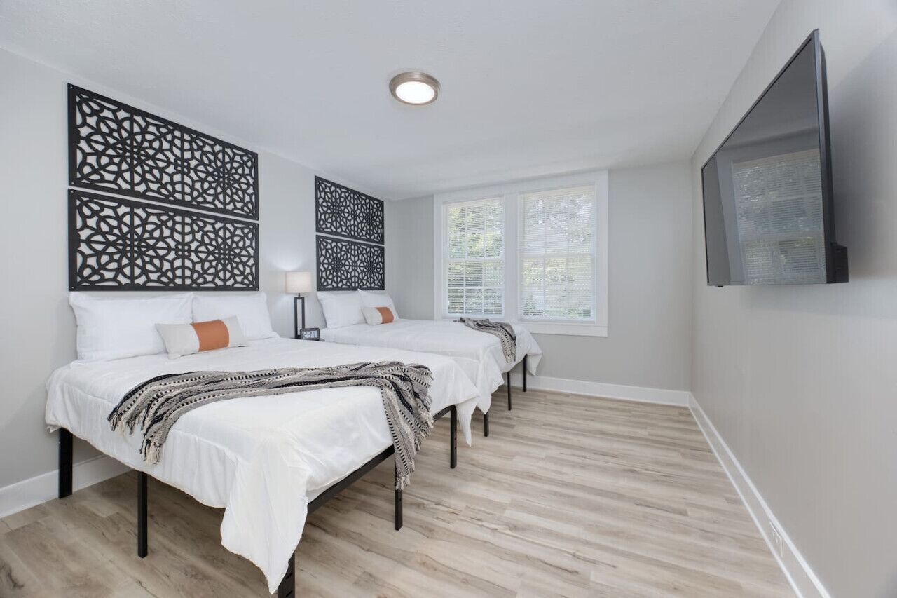 4 bedrooms, in-room safe, desk, iron/ironing board