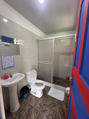 Room | Bathroom - Alojamiento Rural La Primavera (Salento)