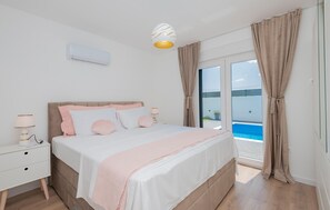 3 bedrooms, free WiFi, bed sheets