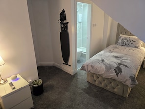 Chambre Deluxe avec lits jumeaux, non-fumeur | Draps en coton égyptien, literie de qualité, décor unique