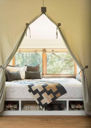 1 bedroom, iron/ironing board, free WiFi, bed sheets - Luxury Tree Houses into the Heart of Washington (Stevenson)