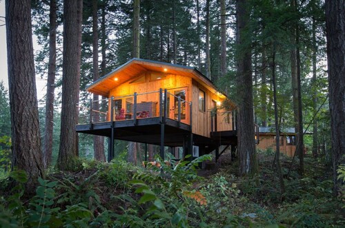 Treehouse Escape | Luxe Amenities + Tranquil Views