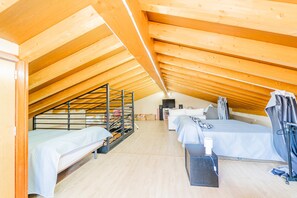 5 chambres, fer et planche à repasser, accès au Wi-Fi (inclus)