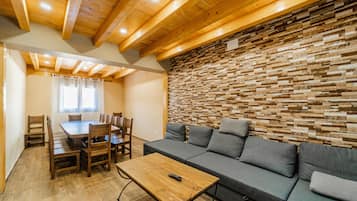 Televisie en een open haard