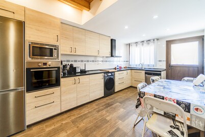 Country House 'Nueve Villas' with Private Garden and Wi-Fi