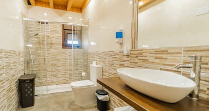 Country House 'Nueve Villas' with Private Garden and Wi-Fi