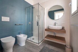 Doccia, asciugacapelli, asciugamani