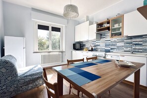 Réfrigérateur, four, lave-vaisselle