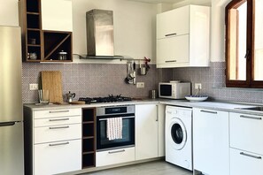 Fridge, oven, dishwasher - M409 - Marcelli, delightful three-room apartment with garden (Marcelli)