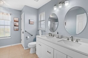 Shower, hair dryer, bidet, towels