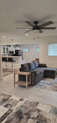 Clean & Cozy Cottage - Lake Views + Private Hot Tub