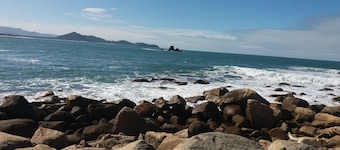 Surf. Kite Surf. Baleias.trilhas. Segurança. Paz