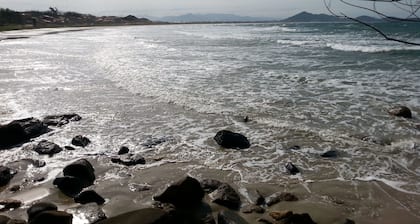 Surf. Kite Surf. Baleias.trilhas. Segurança. Paz