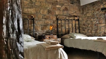 4 bedrooms, iron/ironing board, bed sheets