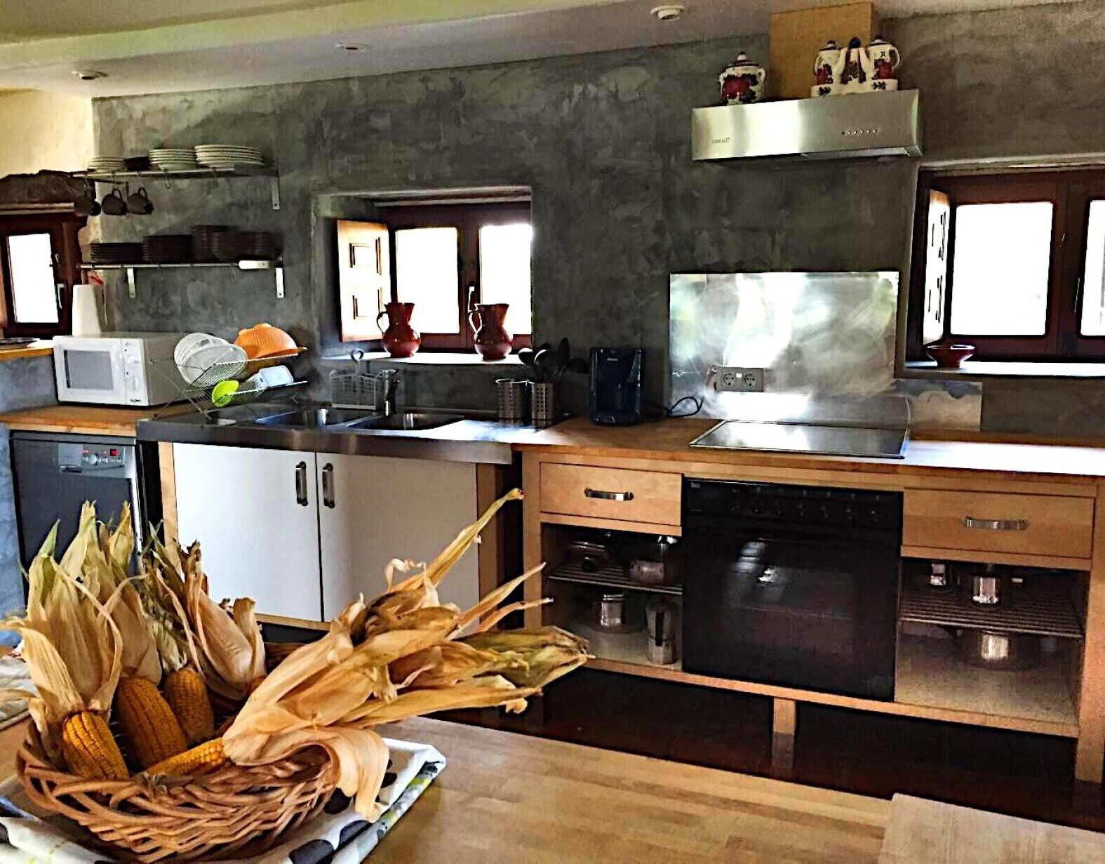 Køleskab, mikrobølgeovn, ovn, kogeplade