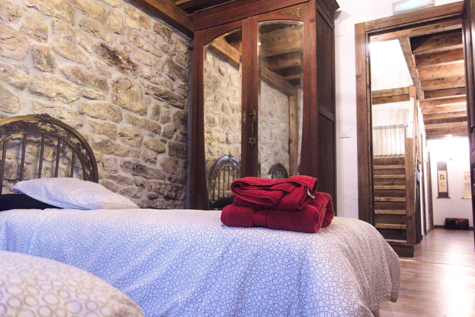 5 bedrooms, iron/ironing board, bed sheets