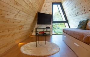 4 bedrooms, iron/ironing board, travel crib, free WiFi