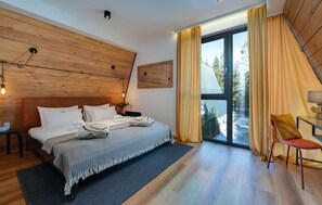 4 habitaciones, tabla de planchar con plancha y cuna de viaje 