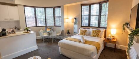 1 bedroom, desk, iron/ironing board, WiFi