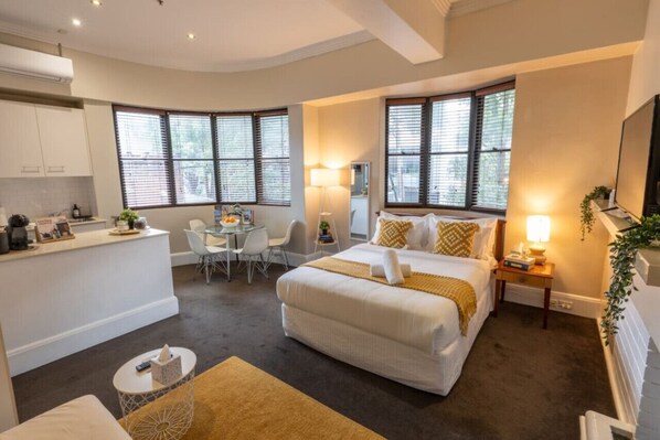 1 bedroom, desk, iron/ironing board, WiFi