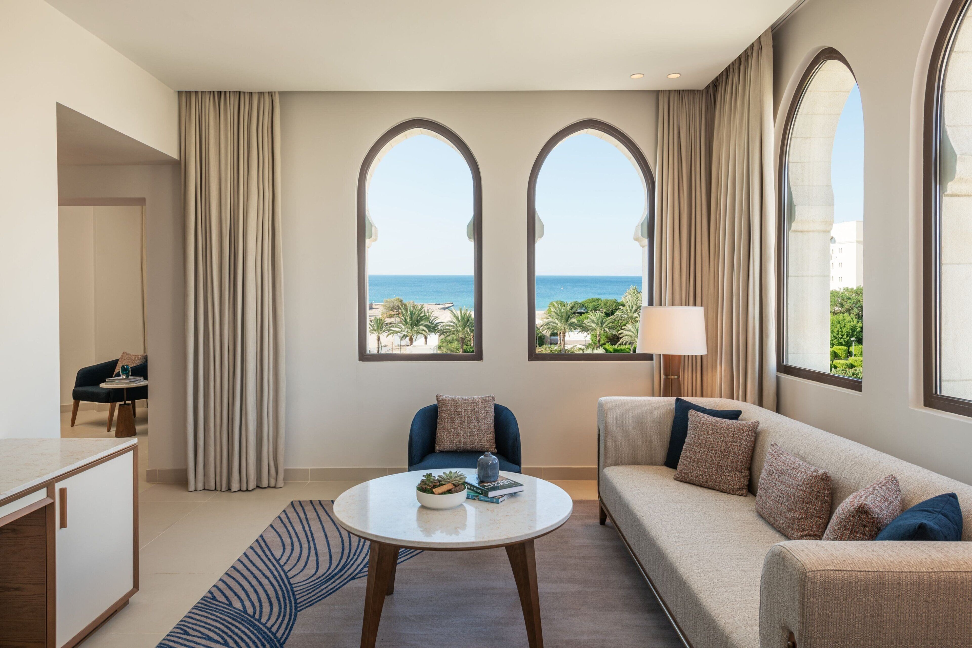 Executive Suite, 1 King Bed, Balcony, Pool View | Lounge | Lobby lounge, ocean views, open daily